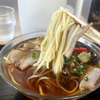 藤枝朝ラー「マルナカ」冷やしラーメンの箸上げ