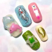 どれもみたことあるやつ！定番おみやげキーホルダーがまさかのネイルに変身
