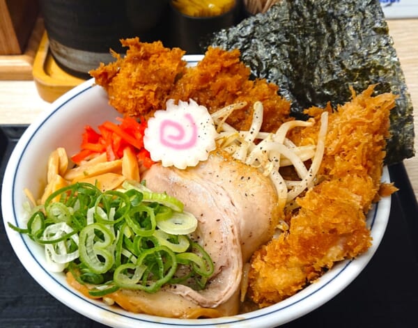 新しい味わい！かつやの「とんこつチキンカツ丼」との出会いに感謝