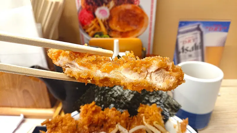 メインディッシュのチキンカツから