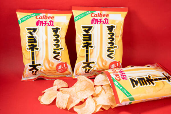 「ポテトチップス　すっっっごくマヨネーーーズ！！味」が8月15日に数量限定発売
