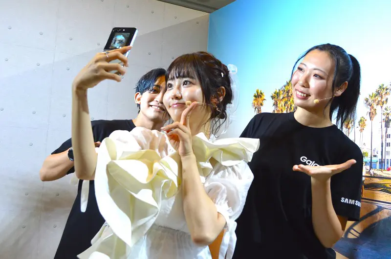 マイコさんとレオさんと楽しそうに写真を撮っていました
