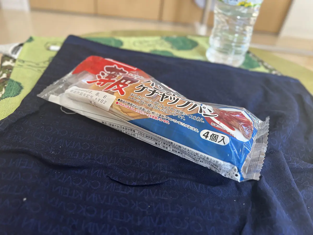薄皮シリーズハンバーグケチャップパンパッケージ