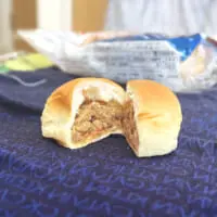 薄皮シリーズハンバーグケチャップパンの断面図