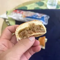 薄皮シリーズハンバーグケチャップパンの断面図寄り