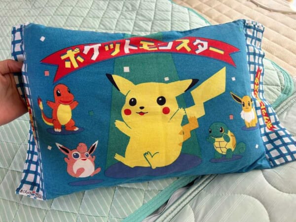 実家にあったポケモン枕がレトロすぎた　平成作品なのになぜか漂う昭和感