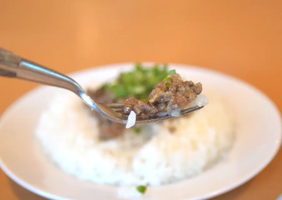 お肉をすくい上げたところ