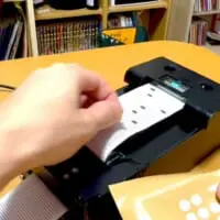 インベーダーゲームがアナログに　手作業で敵を倒すシュールな発明品