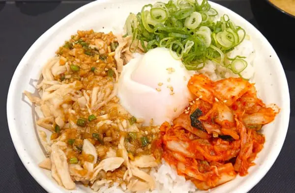 松屋が「台湾フェア」開催　定番グルメの「鶏肉飯」と初対面してきた