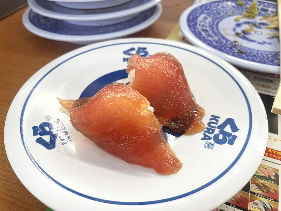 くら寿司の皿に「フリーメイソン」のマークが描かれている？真実を