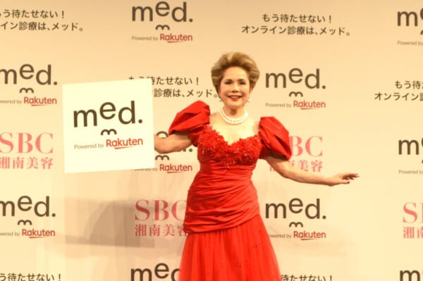 オンライン診療サービス「med.」がグランドオープン！CMキャラクターのデヴィ夫人が疑似オンライン診療に挑戦