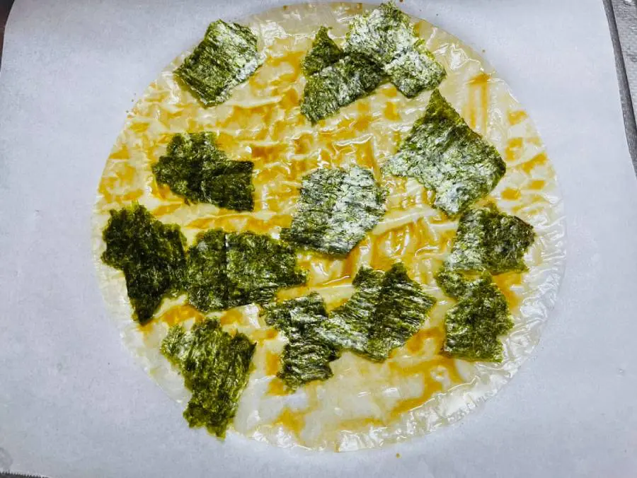 海苔を散らします
