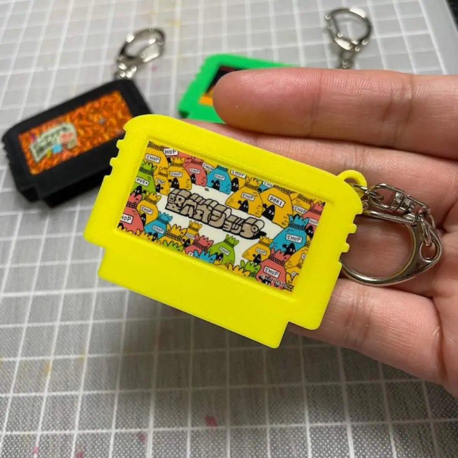 キーホルダー型　レトロビデオゲーム　[動作未確認] ミニゲーム レトロ キーホルダー型 2個まとめて - メルカリ