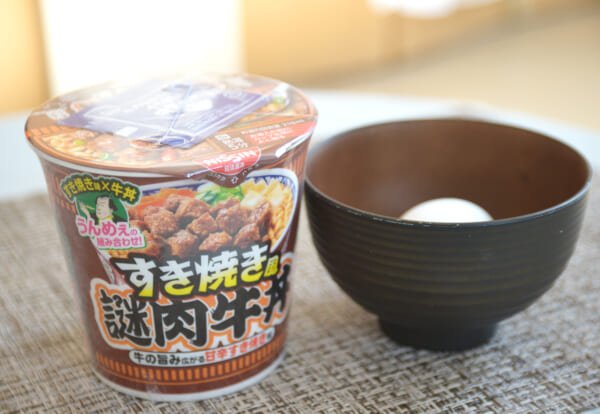 「カップヌードル すき焼き風 謎肉牛丼」 イメージ