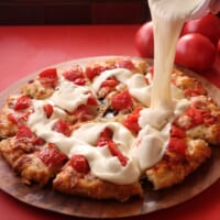 ピザーラが「激盛りトマチーピザ」と「～追いチーW～激盛りトマチーピザ」発売！ピザーラ史上最重量