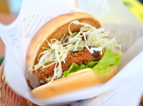 東海3県限定の「みそカツバーガー 八丁味噌使用」