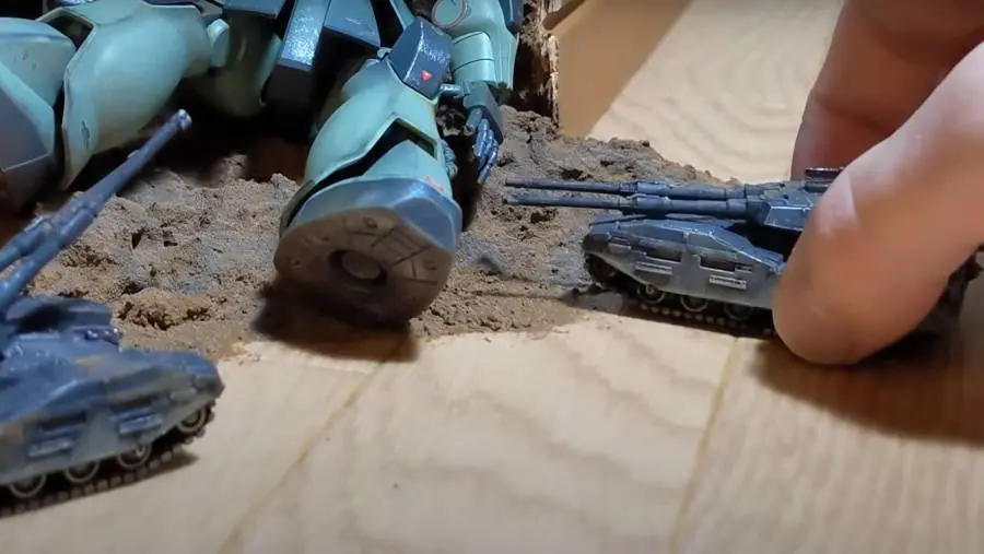 ガンダム　ザク　ジオラマ 家の中でザクとガンダムが戦闘？ガンプラが日常に溶け込む斬新発想の