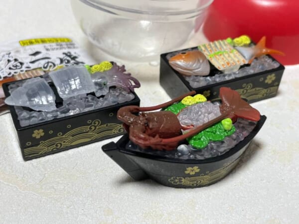 ぴちぴち鮮魚が舞い踊る　舟盛り＆お造りのカプセルトイで遊んでみた