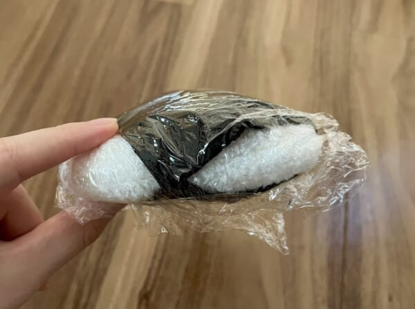 「カバンの底で潰れたおにぎり」