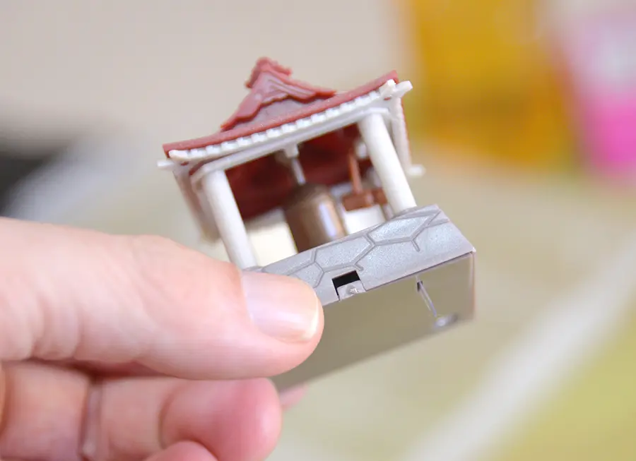 これはシュール！大晦日の除夜の鐘を手軽に楽しめるカプセルトイ「鐘
