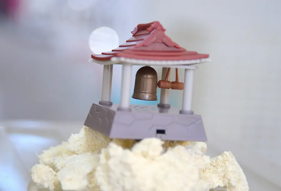 これはシュール！大晦日の除夜の鐘を手軽に楽しめるカプセルトイ「鐘