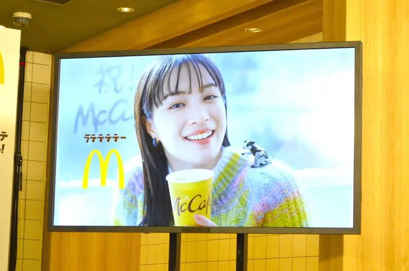 新テレビCM「カフェラテ リニューアル『冬のモ～たまらん』篇」