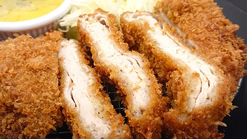 豚ロースを10層に重ねて揚げた一品
