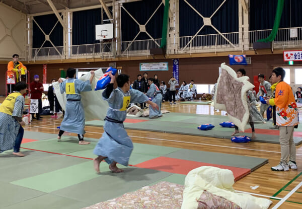 全日本まくら投げ大会