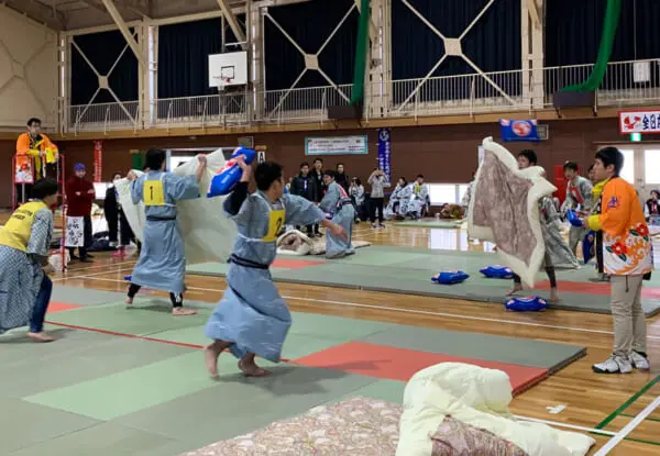 全日本まくら投げ大会
