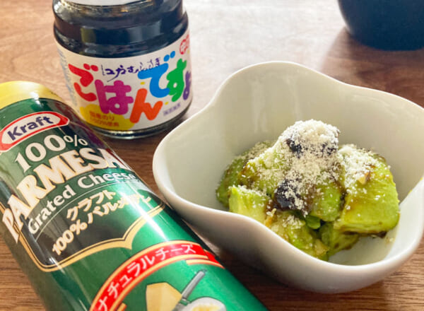 アボカドに海苔とチーズの意外な組み合わせ