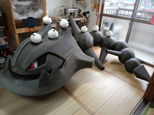 ポケモンのいる生活が現実に？賃貸アパートに巨大ハガネール出現