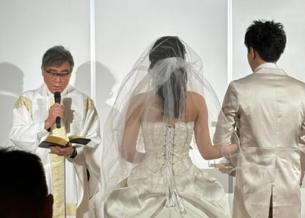 社長が牧師に！？株式会社キャステムの結婚式がアットホームすぎる
