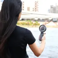 室内・屋外どこでも使用できるハンディファン