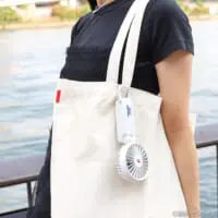 ワンタッチで取り付けできるカラビナ付き
