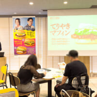 てりやきの歴史を解説する、日本マクドナルド株式会社 マーケティング本部 ナショナルマーケティング部 統括マネージャーの西澤 隆さん