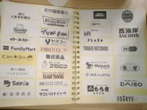 私の謎コレクション」 レシートの上のロゴ部分も集まると何だか