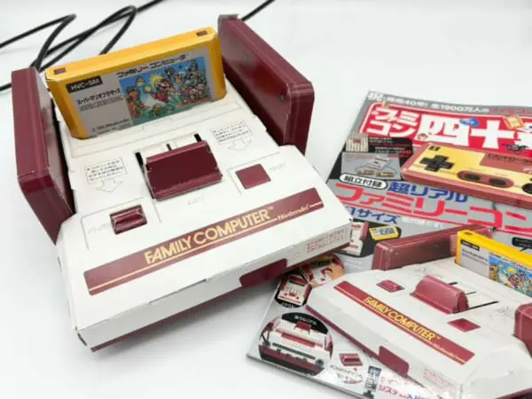 「ファミコン四十年生」付録のペーパークラフト「実物大ファミコン」作ってみた