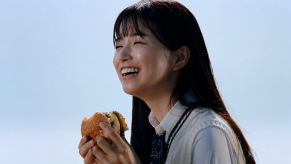 TVCM「ビッグマック『あしたも、笑おう。』篇」場面カット