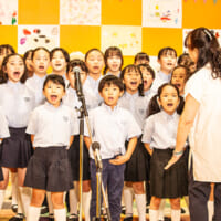 「こどもの城合唱団」オリジナルの合唱曲「すばらしい出会い」を歌唱する子どもたち