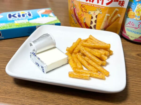 ちいかわ作者が紹介していた「じゃがりこホット＆スパイシー味＋Kiriクリームチーズ」試してみた