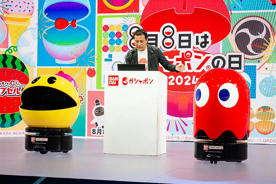 ガシャポン先生”斎藤工、史上最大90mmカプセルに驚き「可能性を感じ