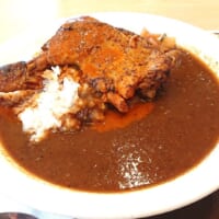 大盛りサイズの「タンドリーチキンカレー」