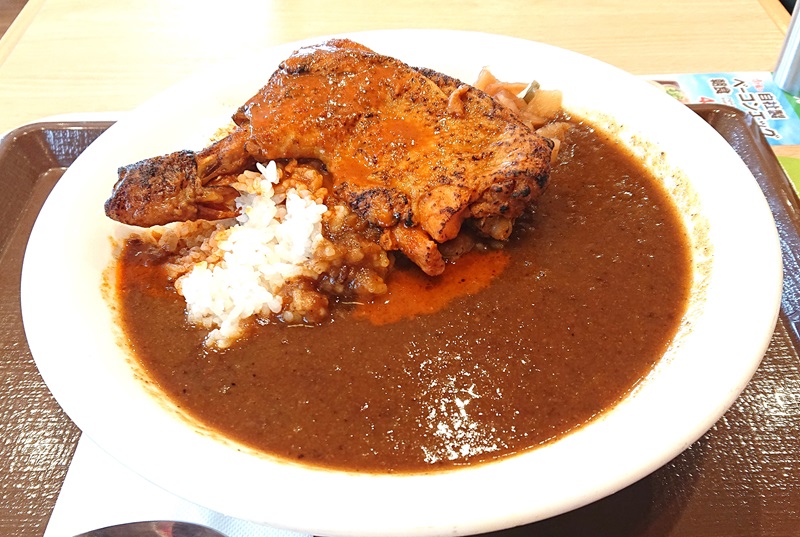 大盛りサイズの「タンドリーチキンカレー」