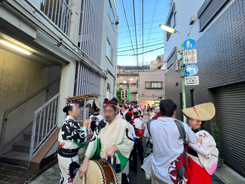 青梅街道沿いからルック商店街へ移動