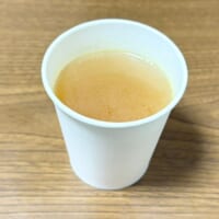 紙コップで飲めばまさにJAL