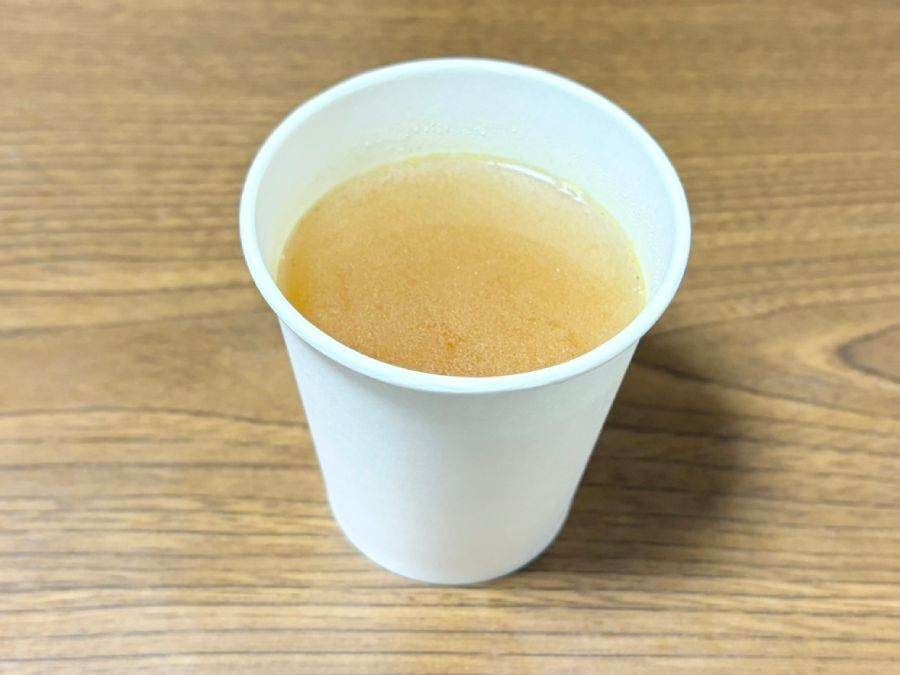 紙コップで飲めばまさにJAL