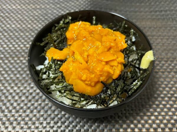 見た目は完全にウニ丼