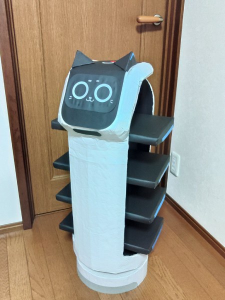 猫型配膳ロボが好きすぎる息子のためにダンボールで自作　クオリティ高すぎ！