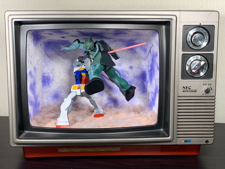 ガンダムの名シーンをブラウン管テレビの中に再現　アニメそのまますぎるジオラマ作品に驚嘆