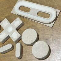 天板、ボタンはMDF（中密度繊維板）をカットして制作